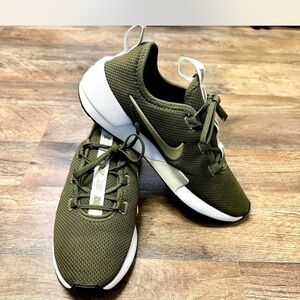 Women’s 7.5 Olive Green Nike Sneakers